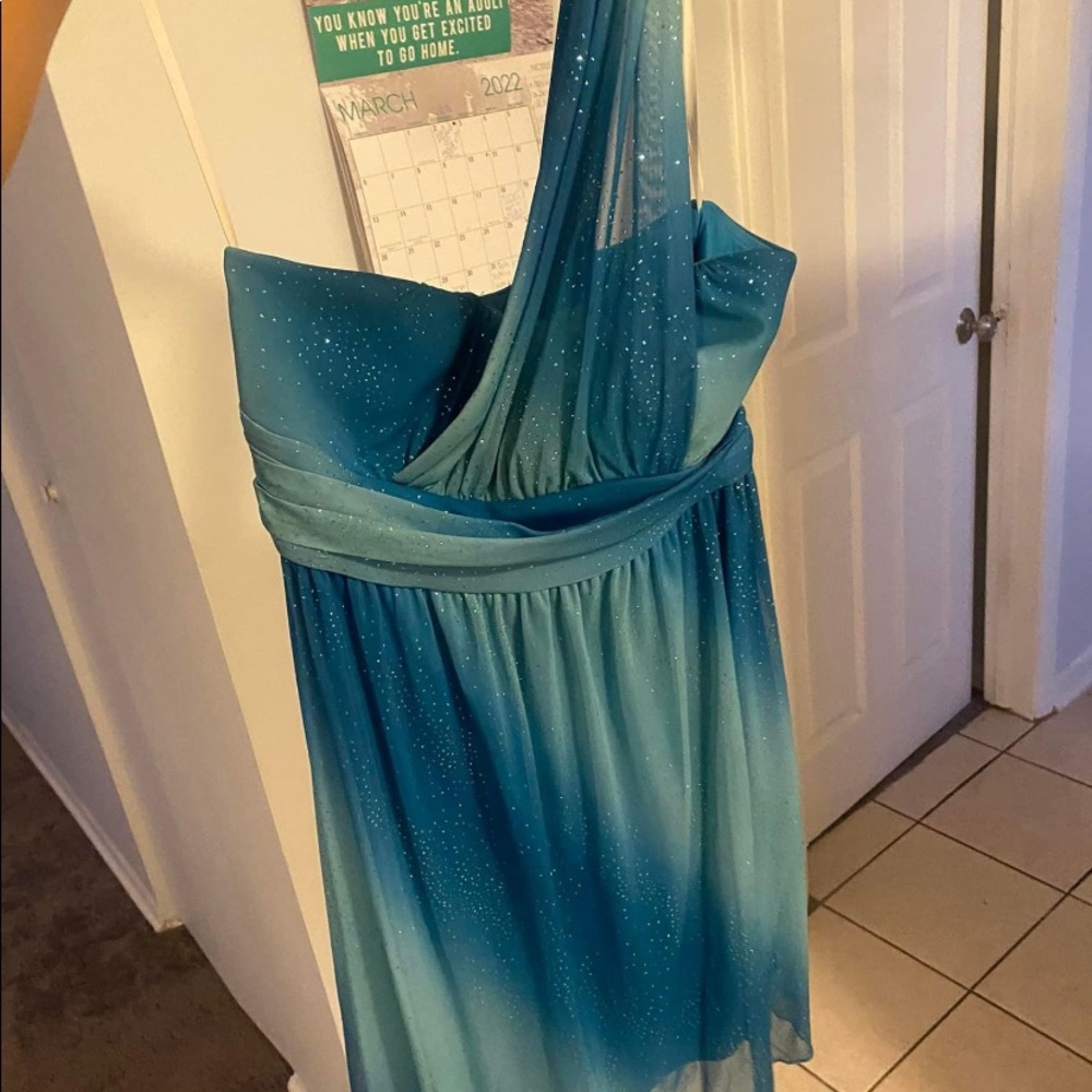 Graduation dresses - Picture 2 of 3
